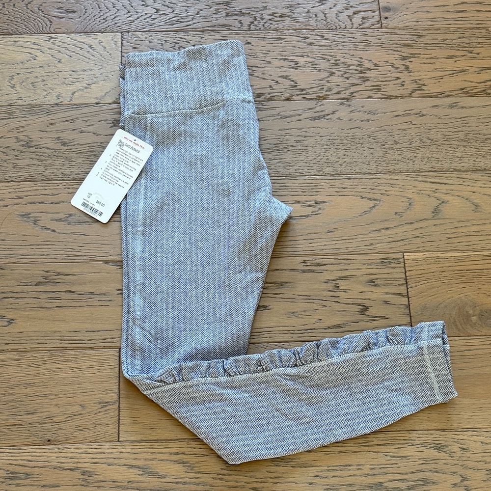 Lululemon Athletica Gray Leggings with chevron pattern and ruched calf